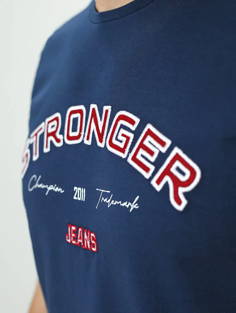 Tee shirt imprimé Stronger